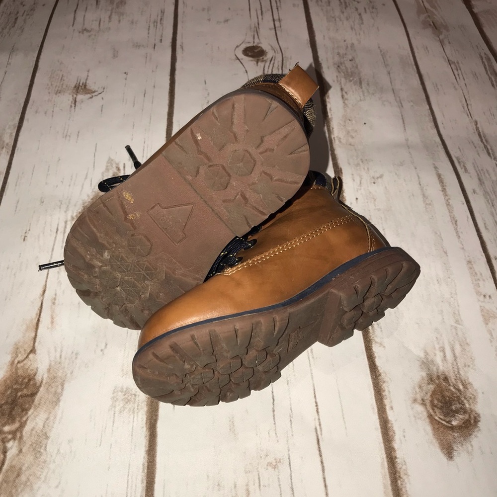 $7 or 3/$15 Oshkosh B’gosh all weather boots - Picture 6 of 8